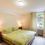 Charming Garden Apartment