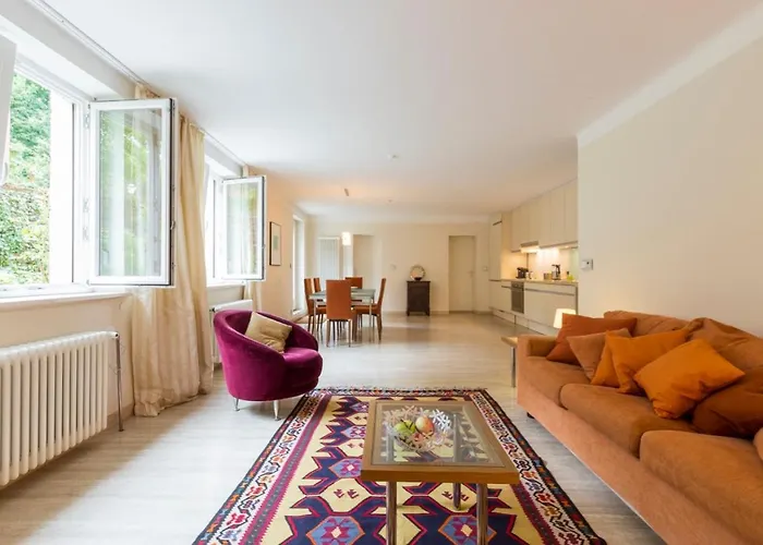 Charming Garden Apartment